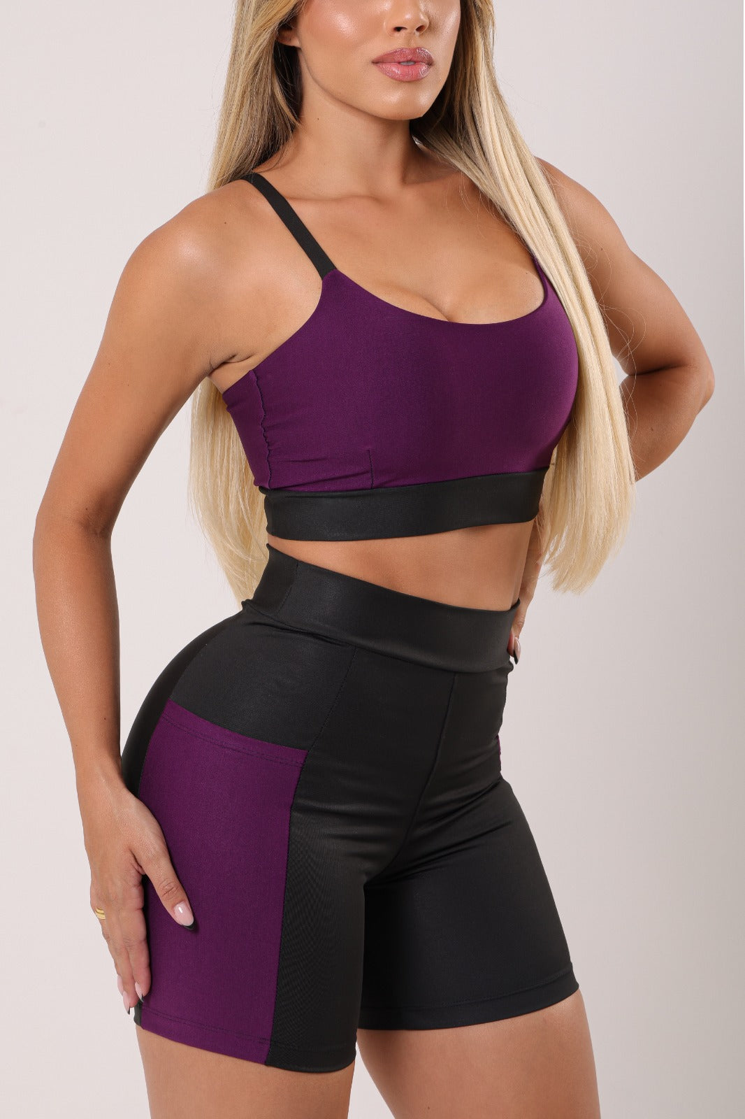Conjunto Fitness Short com Bolso e Top Duplo Cintura Alta